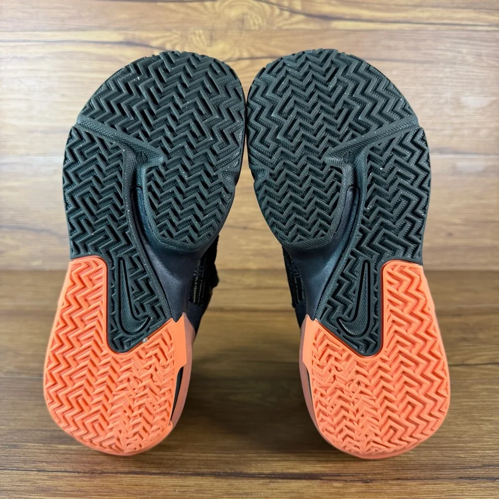 Nike LeBron witness 6 sneakers Basketball Shies‎ Youth Size 4.5 Lace Up